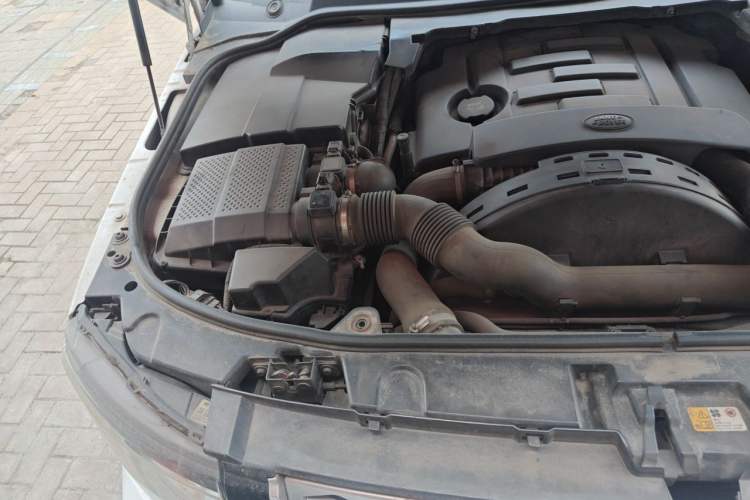 Used Land Rover Discovery 2014 3.0 SDV6 HSE Diesel Edition Engine Bay Right