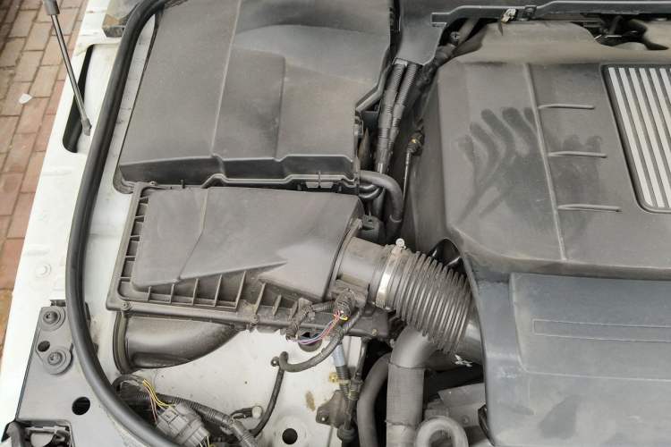 Used Land Rover Discovery 2014 3.0 SC V6 HSE Luxury Engine Bay Right