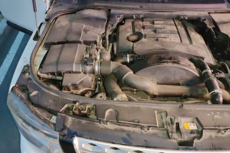 Used Land Rover Discovery 2014 3.0 SDV6 HSE Diesel Edition Engine Bay Right
