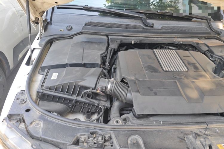 Used Land Rover Discovery 2014 3.0 SC V6 HSE Engine Bay Right