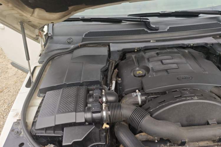 Used Land Rover Discovery 2014 3.0 SDV6 HSE Diesel Edition Engine Bay Right
