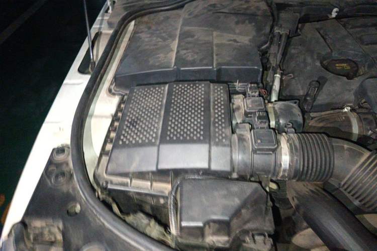Used Land Rover Discovery 2014 3.0 SDV6 HSE Diesel Edition Engine Bay Right
