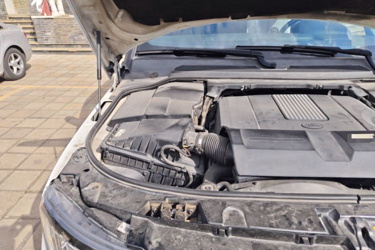 Used Land Rover Discovery 2014 3.0 SC V6 HSE Luxury Engine Bay Right