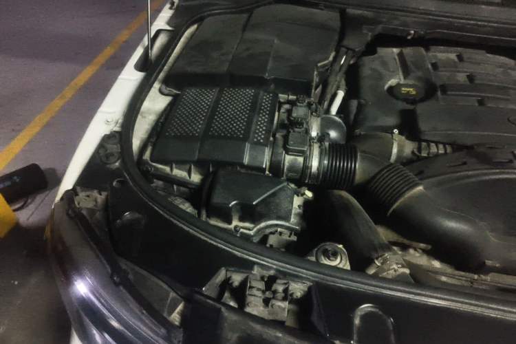 Used Land Rover Discovery 2014 3.0 SDV6 HSE Diesel Edition Engine Bay Right