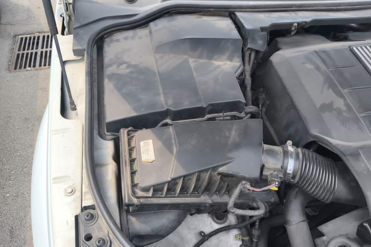 Used Land Rover Discovery 2014 3.0 SC V6 SE Engine Bay Right