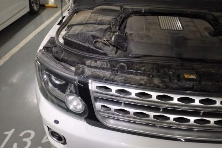 Used Land Rover Discovery 2014 3.0 SC V6 HSE Luxury Engine Bay Right