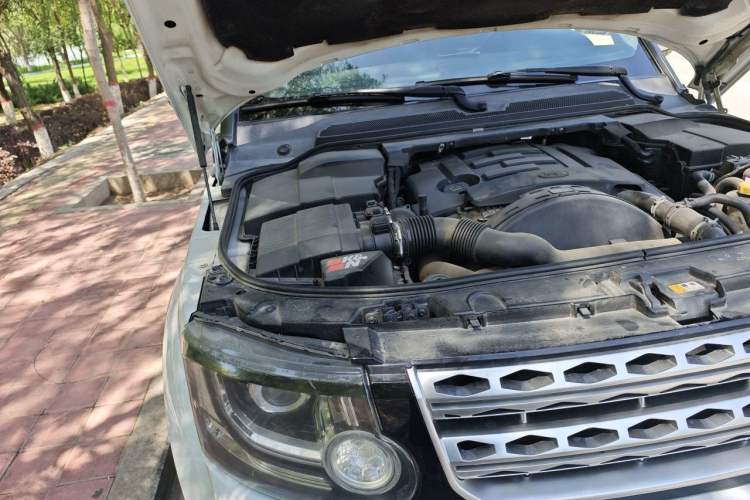Used Land Rover Discovery 2014 3.0 SDV6 HSE Diesel Edition Engine Bay Right