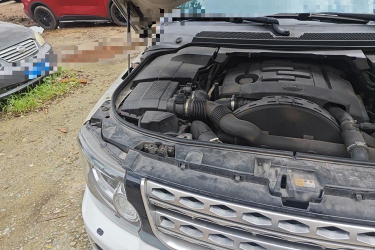 Used Land Rover Discovery 2014 3.0 SDV6 HSE Diesel Edition Engine Bay Right
