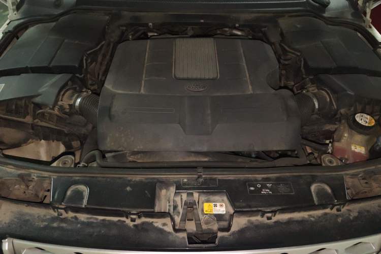 Used Land Rover Discovery 2014 3.0 SC V6 HSE Luxury Engine Bay