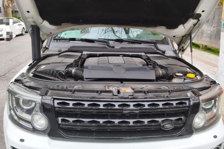 Used Land Rover Discovery 2014 3.0 SC V6 HSE Engine Bay