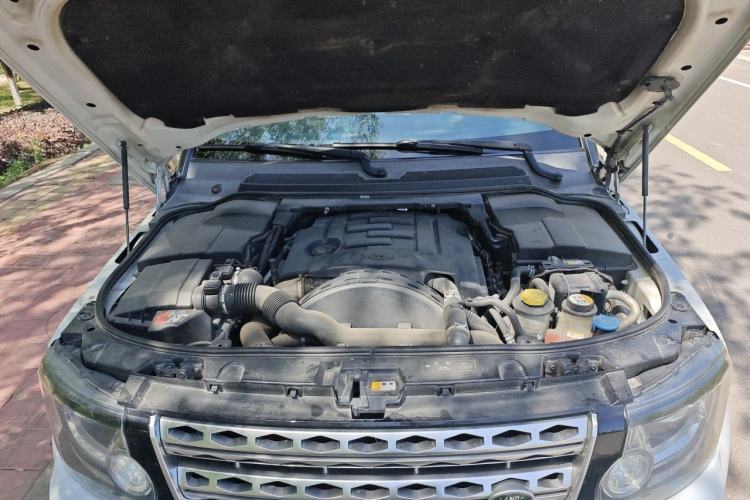 Used Land Rover Discovery 2014 3.0 SDV6 HSE Diesel Edition Engine Bay