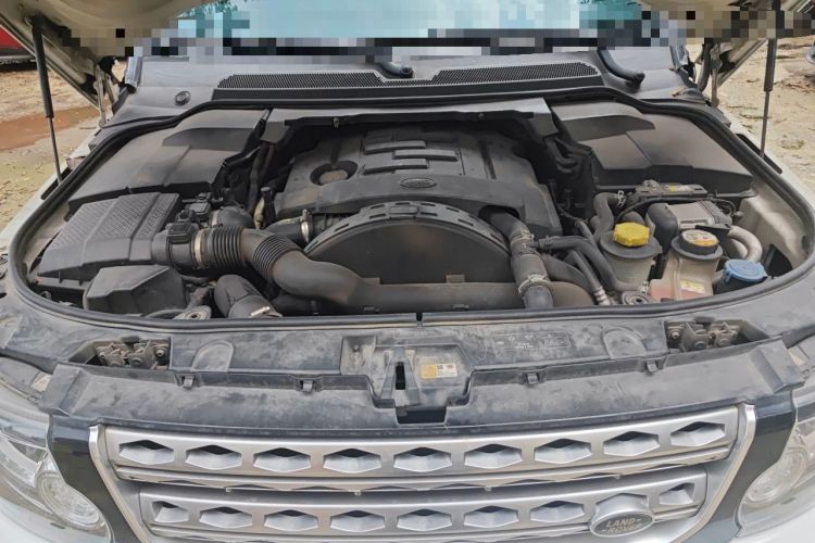 Used Land Rover Discovery 2014 3.0 SDV6 HSE Diesel Edition Engine Bay