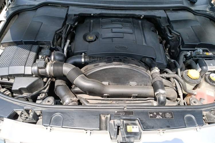 Used Land Rover Discovery 2014 3.0 SDV6 HSE Diesel Edition Engine Bay