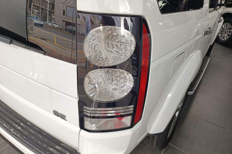 Used Land Rover Discovery 2014 3.0 SC V6 SE Exterior 6