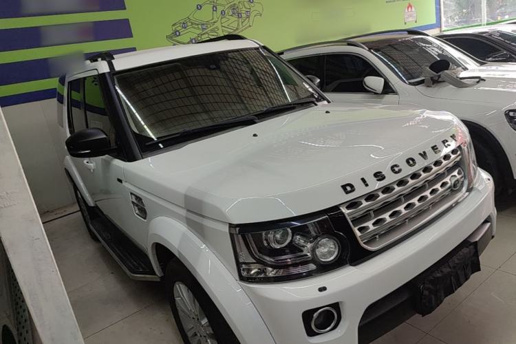 Used Land Rover Discovery 2014 3.0 SC V6 HSE Front Right 45 Deg