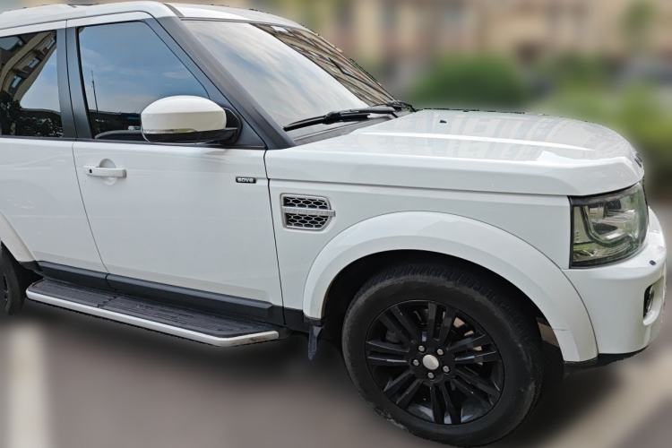 Used Land Rover Discovery 2014 3.0 SDV6 HSE Diesel Edition Front Right 45 Deg