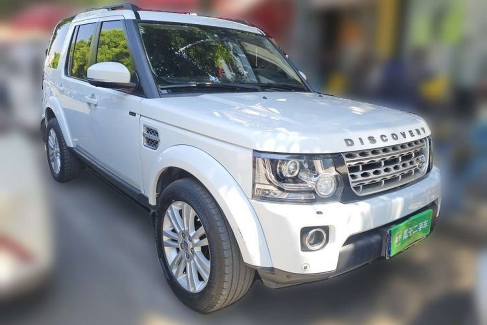Used Land Rover Discovery 2014 3.0 SC V6 HSE Front Right 45 Deg