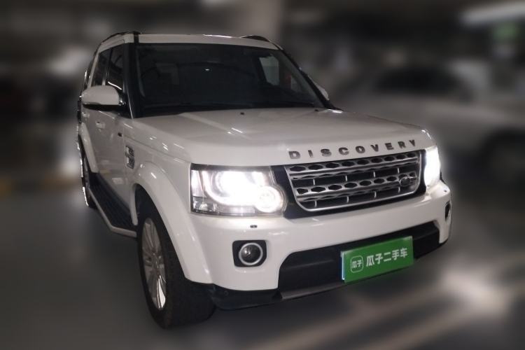 Used Land Rover Discovery 2014 3.0 SC V6 HSE Luxury Front Right 45 Deg