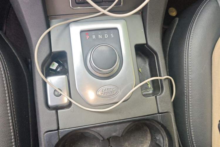 Used Land Rover Discovery 2014 3.0 SC V6 SE Gear Lever