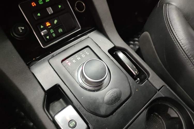 Used Land Rover Discovery 2014 3.0 SC V6 HSE Gear Lever