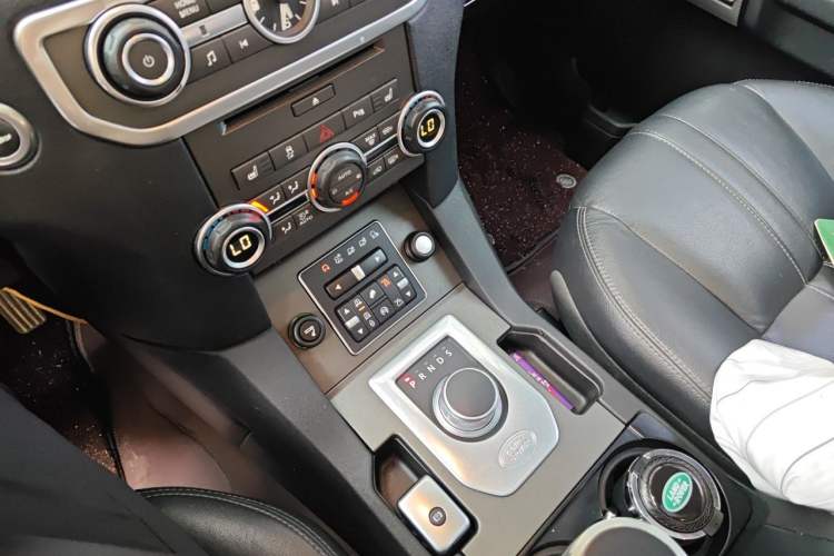 Used Land Rover Discovery 2014 3.0 SDV6 HSE Diesel Edition Gear Lever