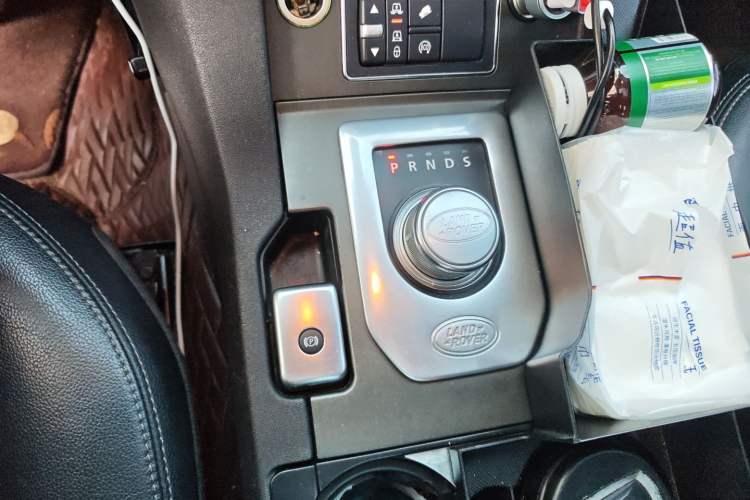 Used Land Rover Discovery 2014 3.0 SDV6 HSE Diesel Edition Gear Lever