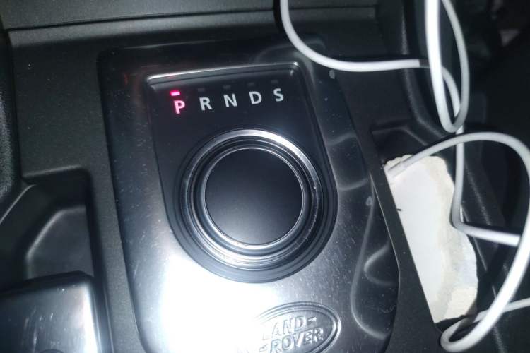 Used Land Rover Discovery 2014 3.0 SDV6 HSE Diesel Edition Gear Lever
