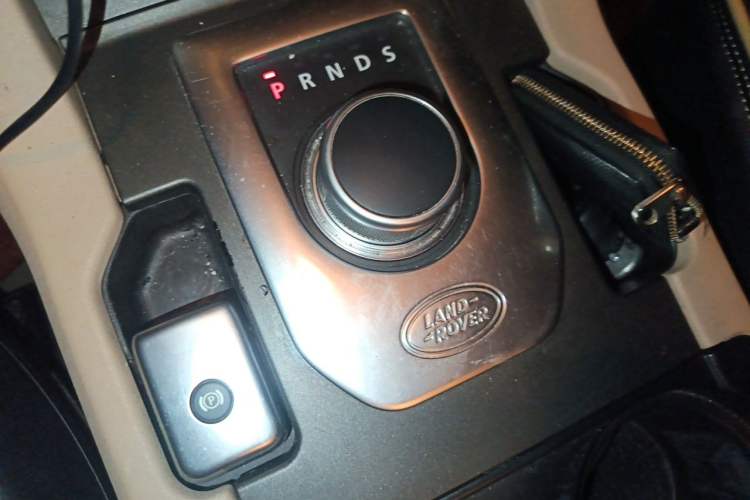 Used Land Rover Discovery 2014 3.0 SDV6 HSE Diesel Edition Gear Lever
