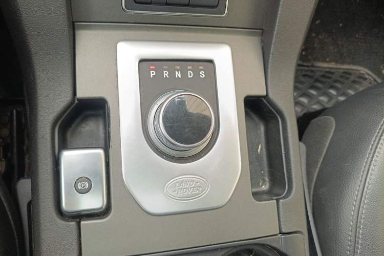 Used Land Rover Discovery 2014 3.0 SC V6 SE Gear Lever