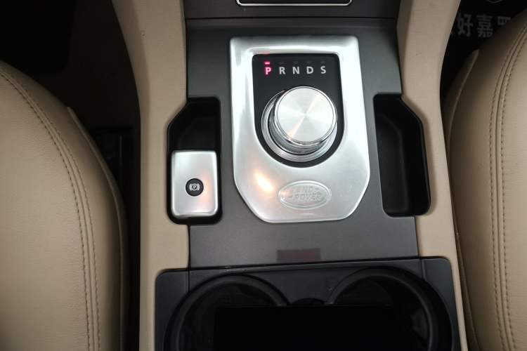 Used Land Rover Discovery 2014 3.0 SDV6 HSE Diesel Edition Gear Lever