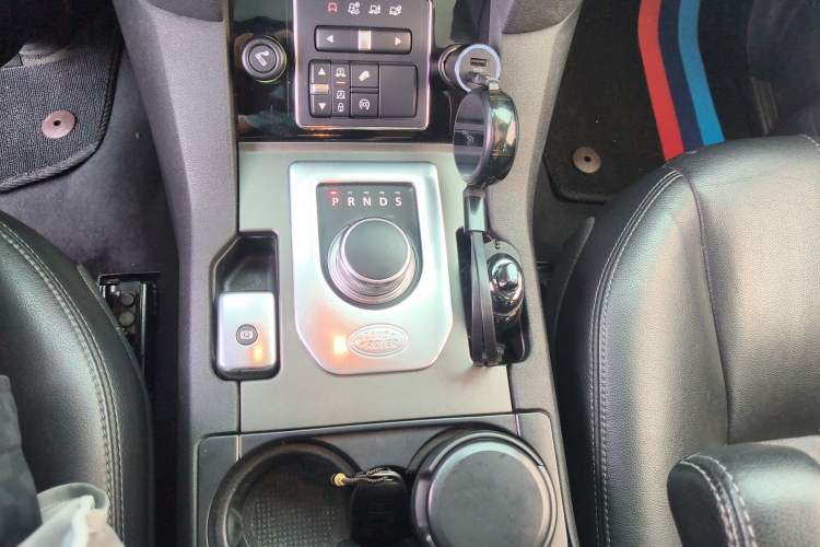 Used Land Rover Discovery 2014 3.0 SC V6 SE Gear Lever