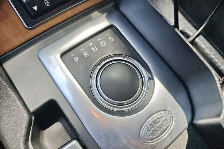 Used Land Rover Discovery 2014 3.0 SDV6 HSE Diesel Edition Gear Lever