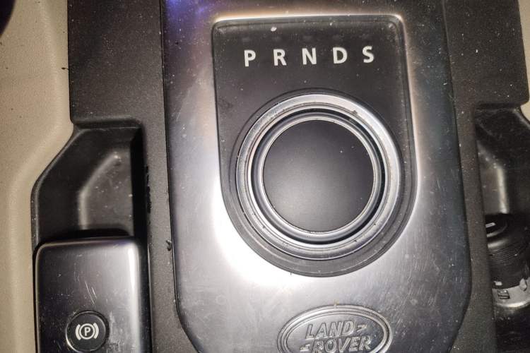 Used Land Rover Discovery 2014 3.0 SDV6 HSE Diesel Edition Gear Lever