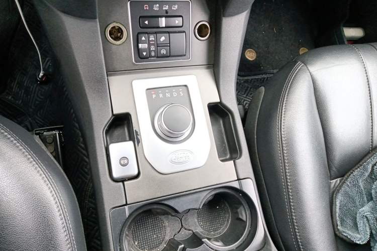 Used Land Rover Discovery 2014 3.0 SDV6 HSE Diesel Edition Gear Lever