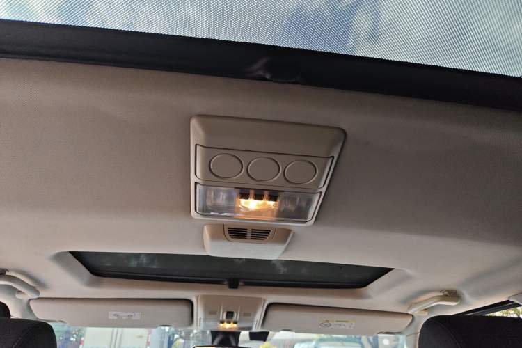Used Land Rover Discovery 2014 3.0 SC V6 HSE Luxury Headliner