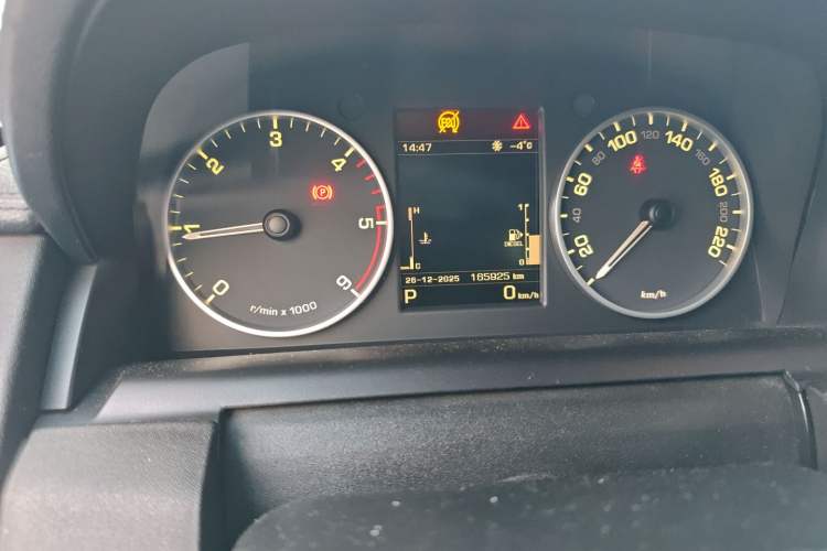 Used Land Rover Discovery 2014 3.0 SDV6 HSE Diesel Edition Instrument Cluster