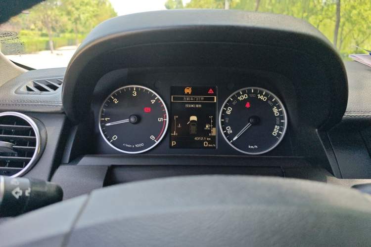 Used Land Rover Discovery 2014 3.0 SDV6 HSE Diesel Edition Instrument Cluster