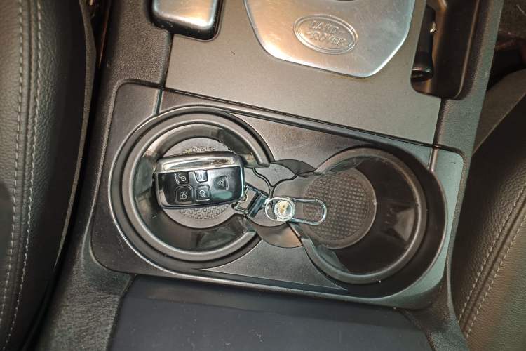Used Land Rover Discovery 2014 3.0 SC V6 SE Interior 1