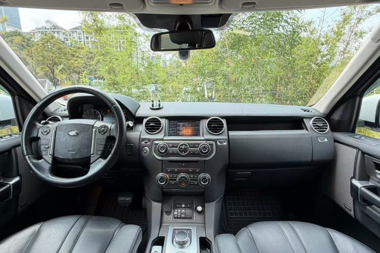 Used Land Rover Discovery 2014 3.0 SC V6 SE Interior 1