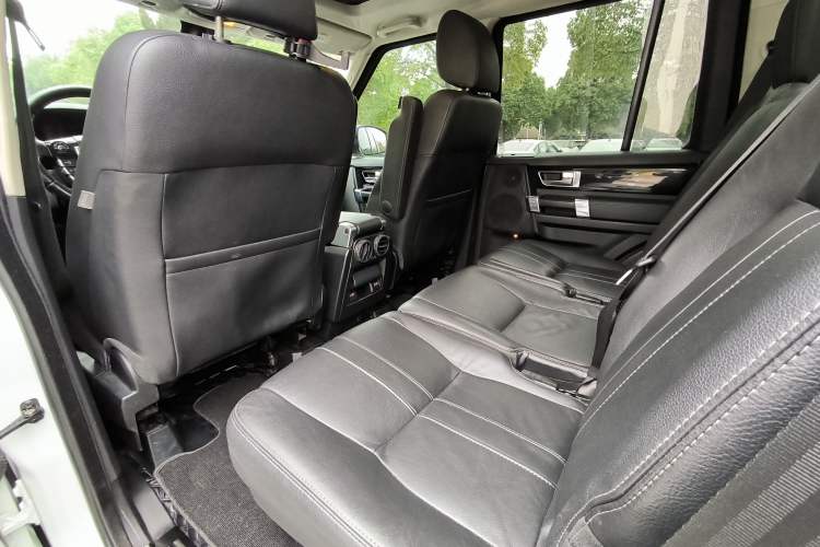 Used Land Rover Discovery 2014 3.0 SC V6 HSE Interior 2