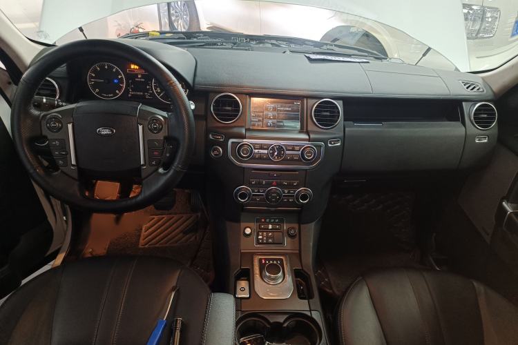 Used Land Rover Discovery 2014 3.0 SC V6 SE Interior 2