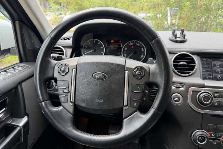 Used Land Rover Discovery 2014 3.0 SC V6 SE Interior 2