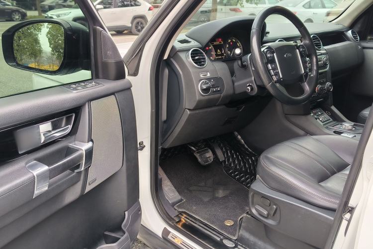 Used Land Rover Discovery 2014 3.0 SC V6 HSE Interior 3