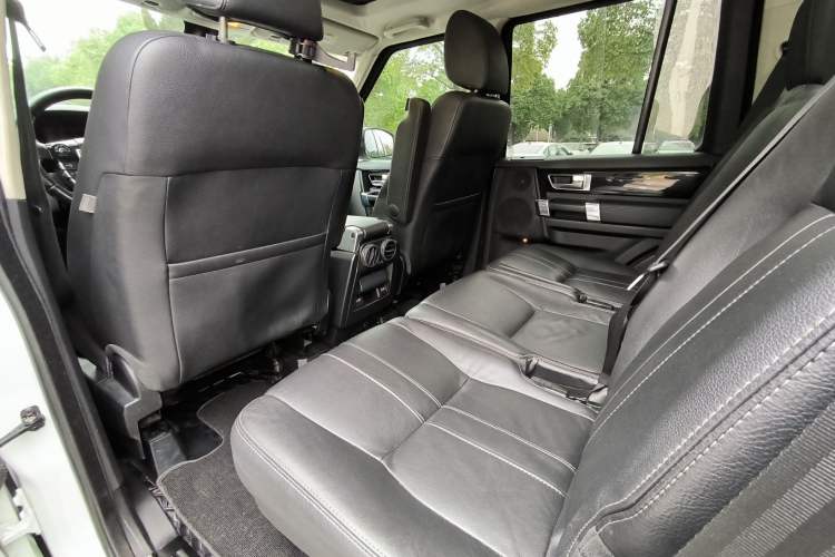 Used Land Rover Discovery 2014 3.0 SC V6 HSE Interior 6