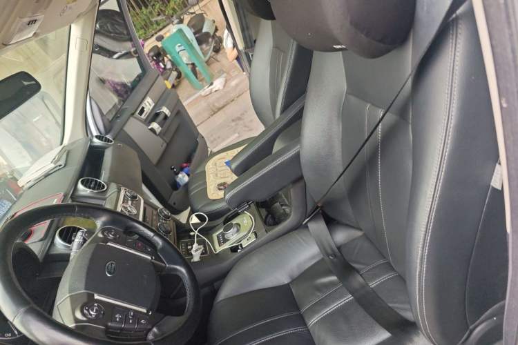 Used Land Rover Discovery 2014 3.0 SC V6 SE Left Front Seat