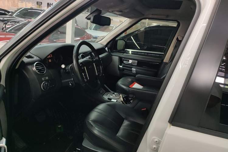 Used Land Rover Discovery 2014 3.0 SC V6 HSE Left Front Seat