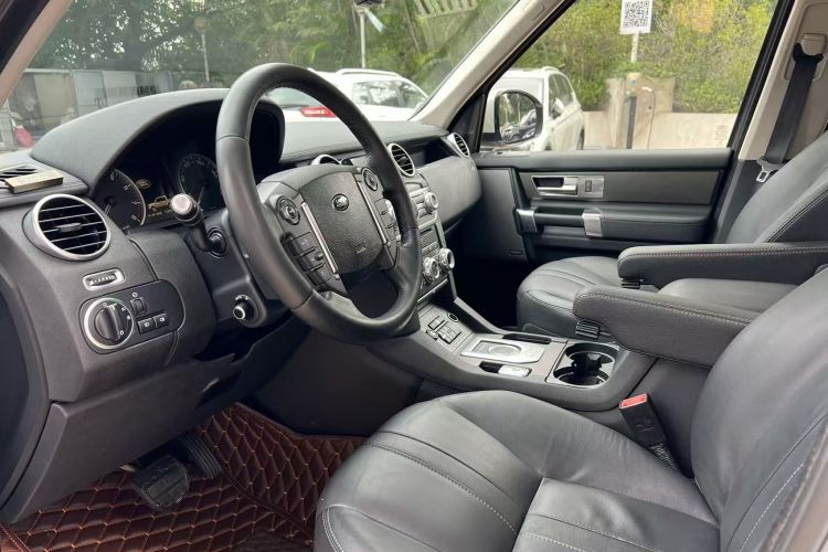 Used Land Rover Discovery 2014 3.0 SC V6 SE Left Front Seat