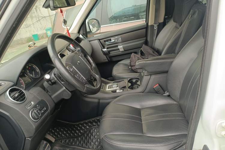 Used Land Rover Discovery 2014 3.0 SC V6 SE Left Front Seat