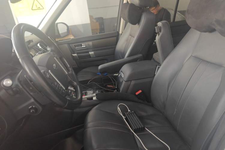 Used Land Rover Discovery 2014 3.0 SC V6 HSE Luxury Left Front Seat