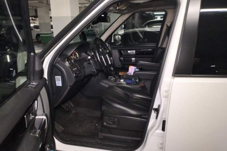 Used Land Rover Discovery 2014 3.0 SC V6 HSE Luxury Left Front Seat